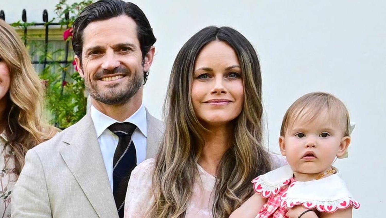 A vintage car show, a crowd nobody expected, and the Swedish royals acting like any other family